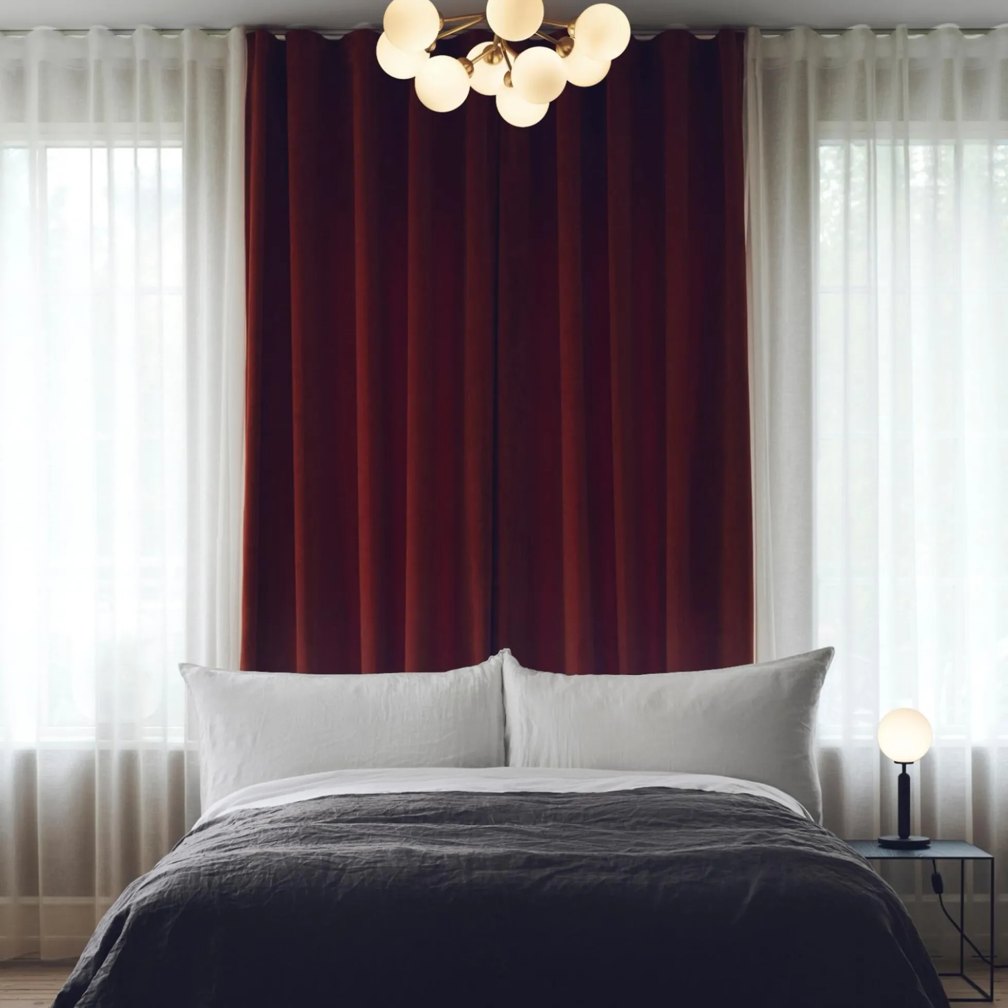 Apiales 9 Ceiling Lamp, brushed brass/opal