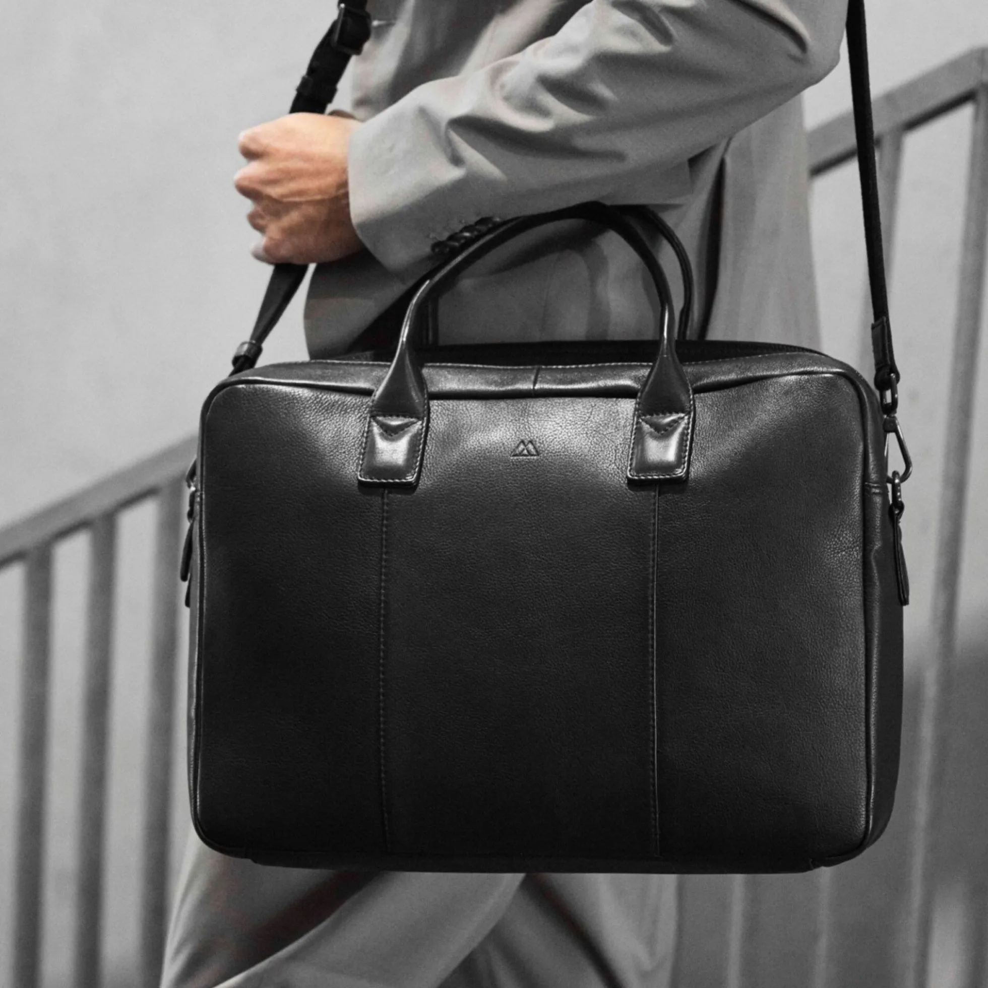AshtonMBG Laptop Bag, black