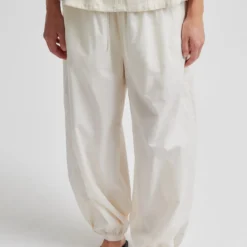 Avida Trousers, eggnog