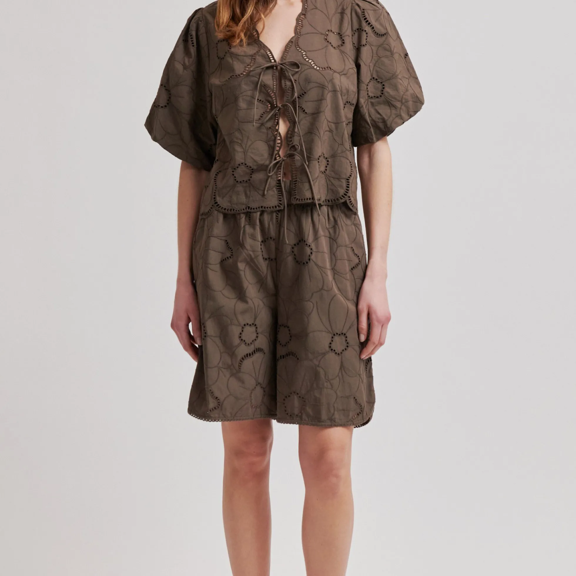 Avrille Shorts, canteen