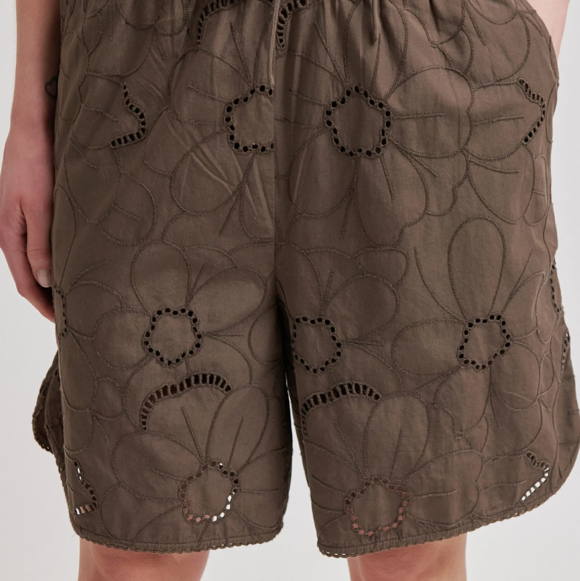 Avrille Shorts, canteen