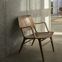 AX HM11 Lounge Chair, lacquered oak/walnut