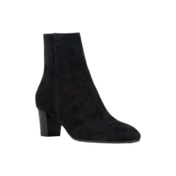 Bella, black