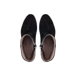 Bella, black