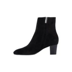 Bella, black