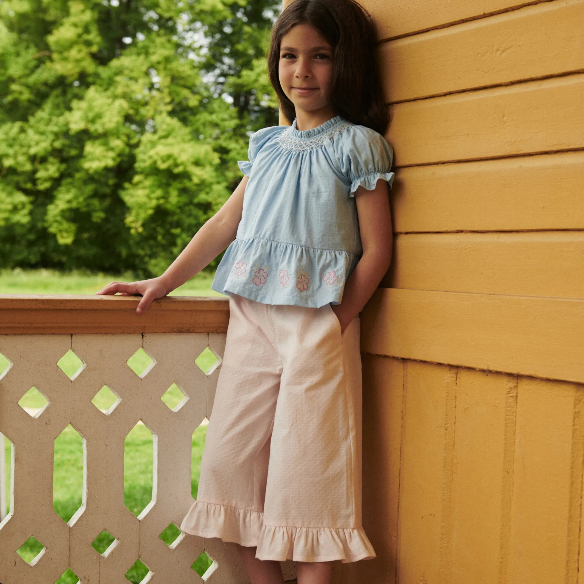 Blouse w. Smock w. Emb.