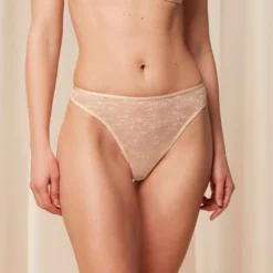 Bright Spotlight High Leg string, creamy dream