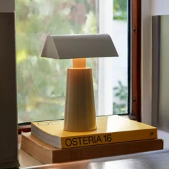 Caret MF1 Portable bordlampe, silk grey