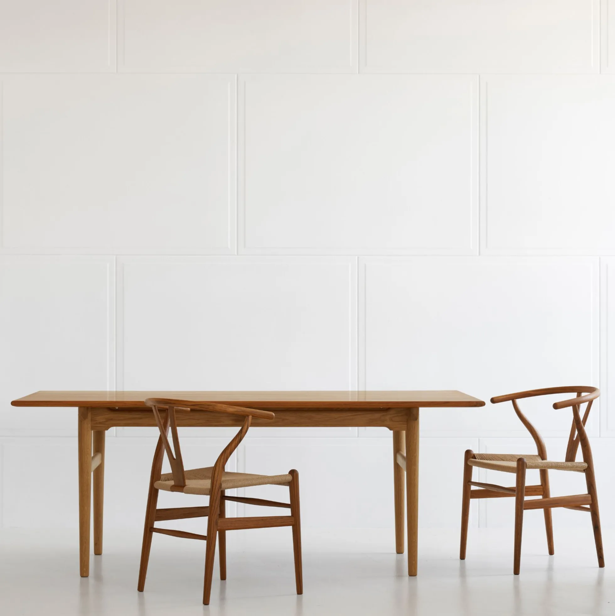 CH327 spisebord, olieret teak/olieret eg