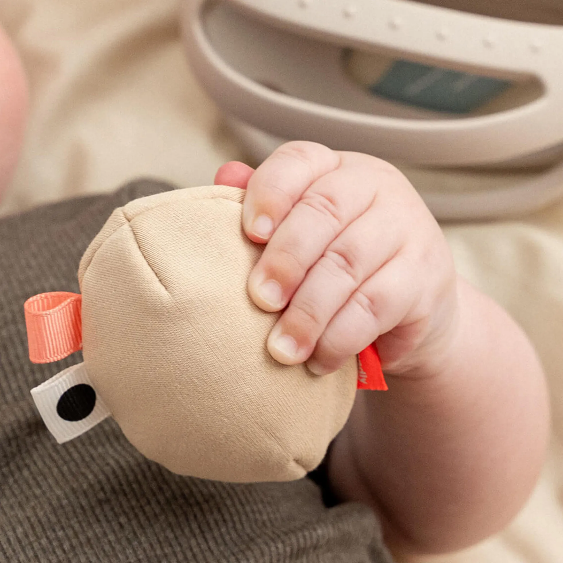 Clucky gribe- og bidelegetøj, sand