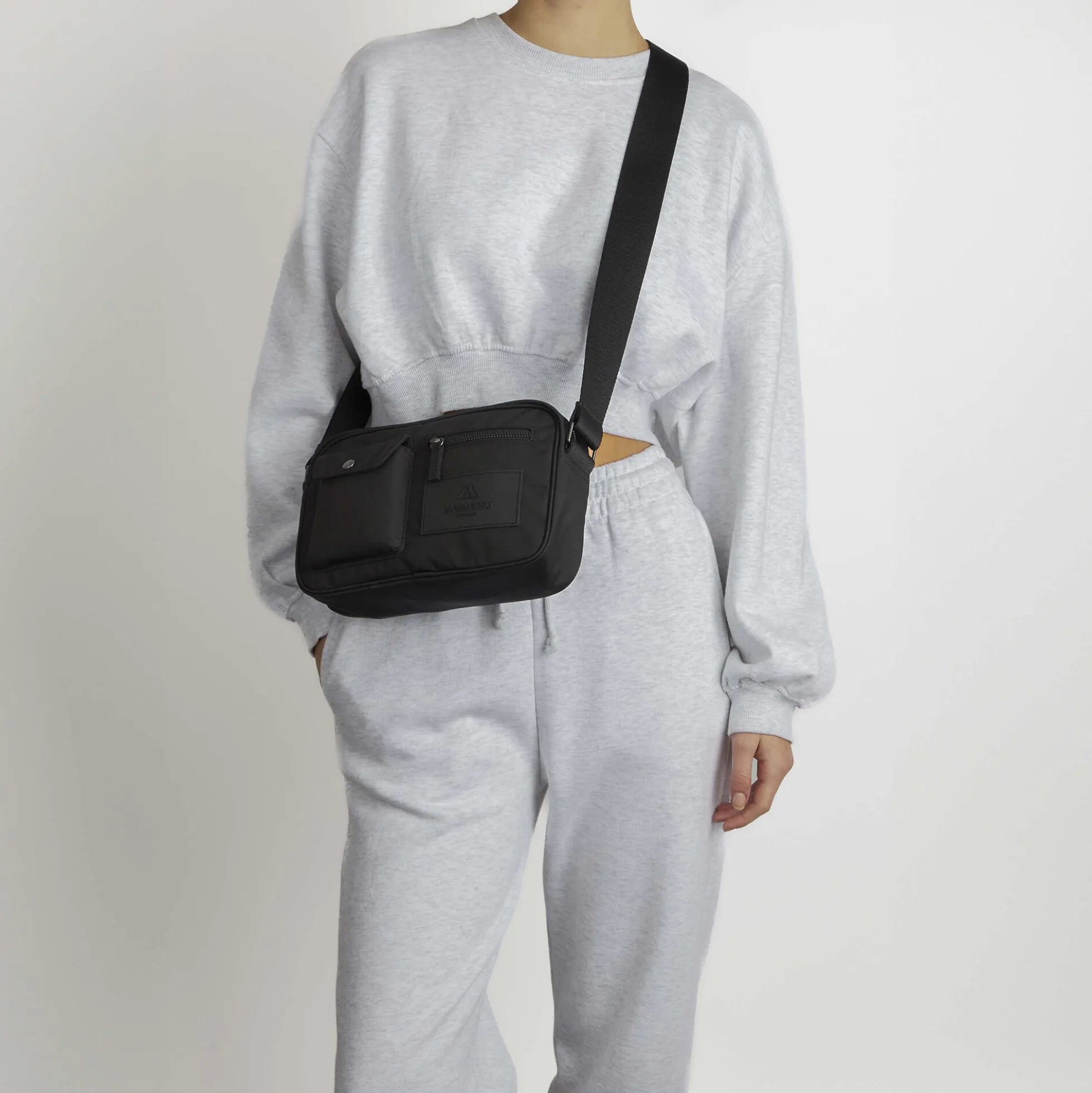 DarlaMBG Crossb., monochrome black