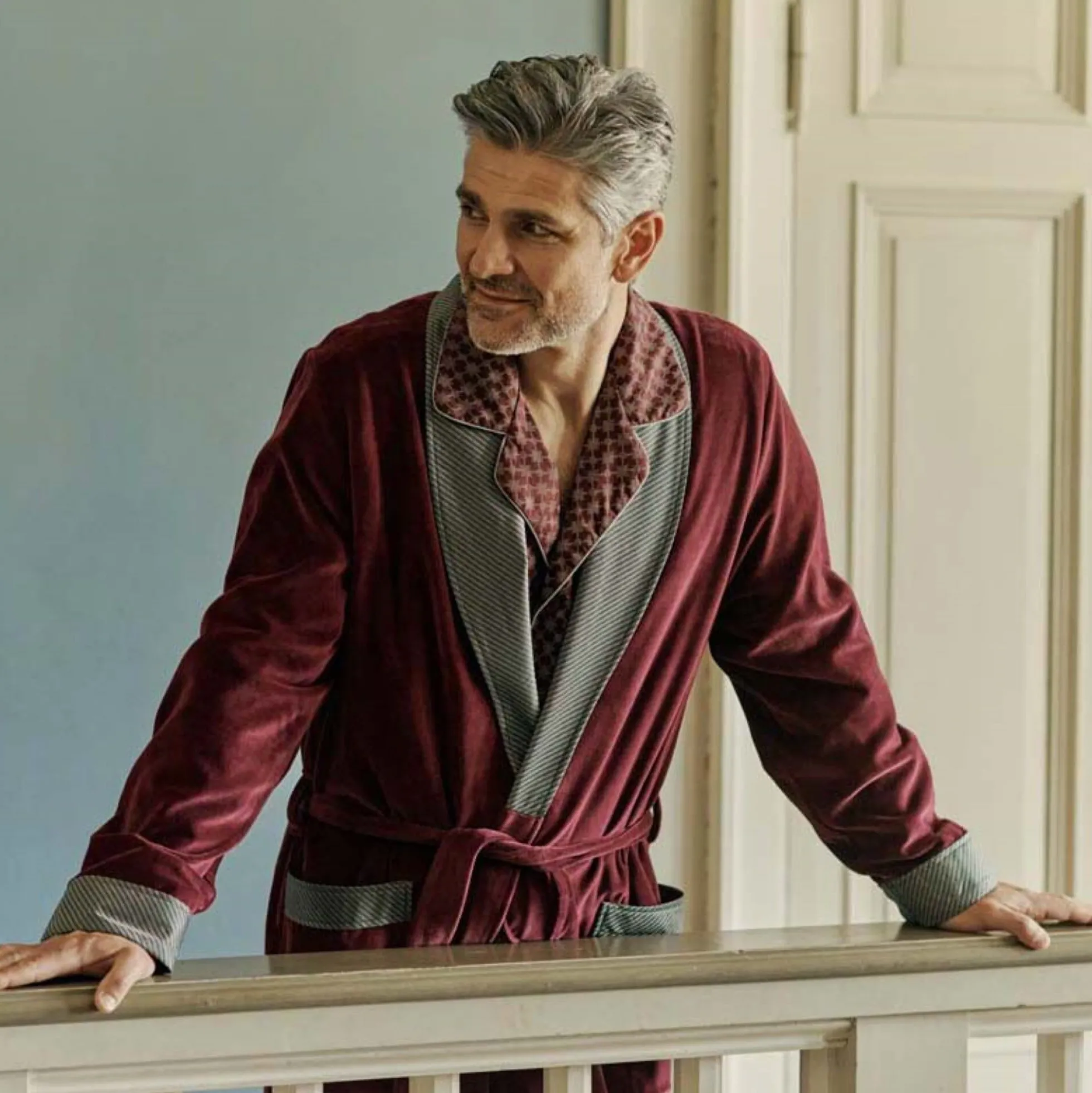Davos Dressing gown, bordeaux with sliver collar