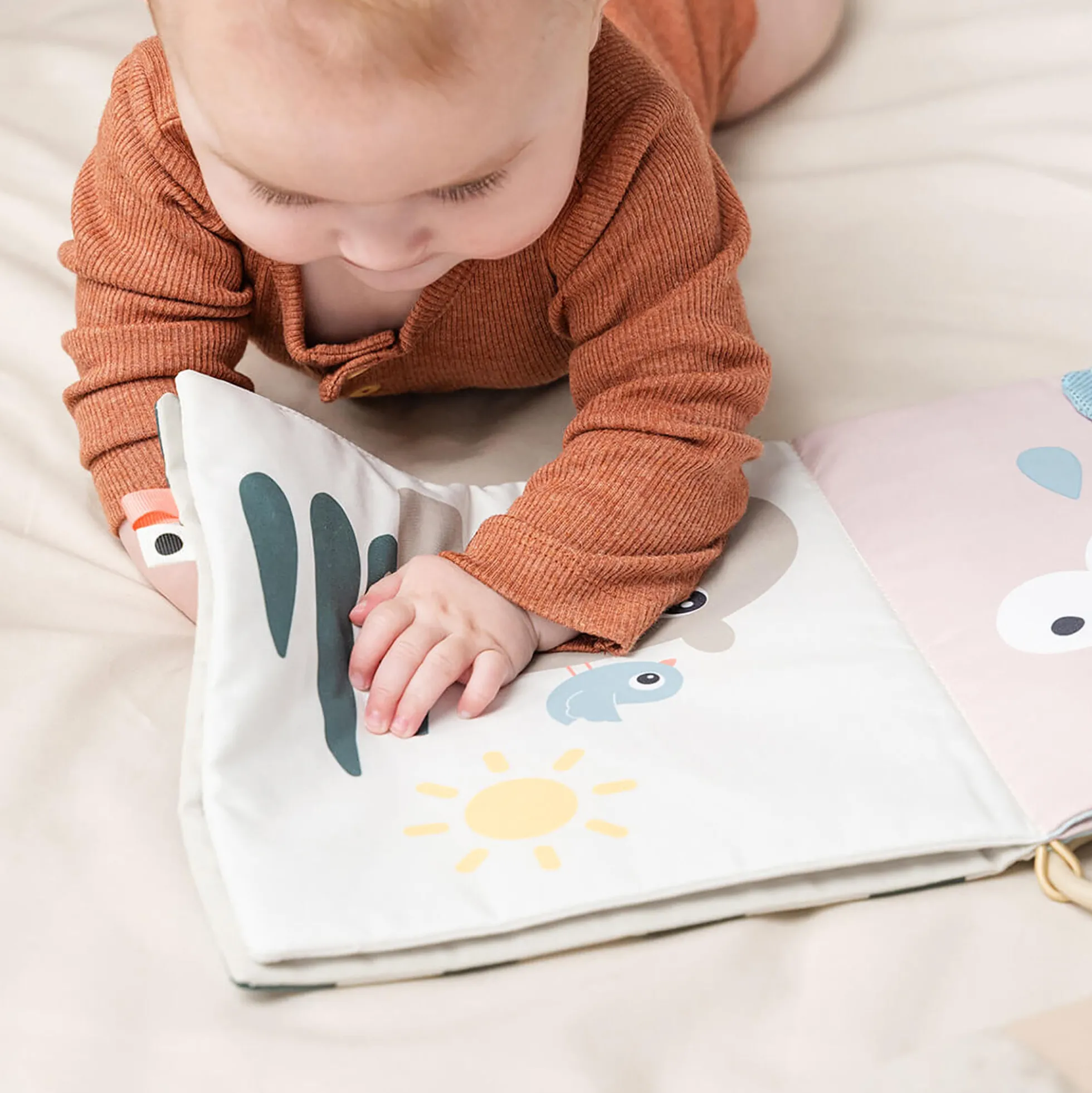 Deer Friends tummy time stofbog, colour mix