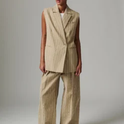 Elliana Linen Threads, tree house
