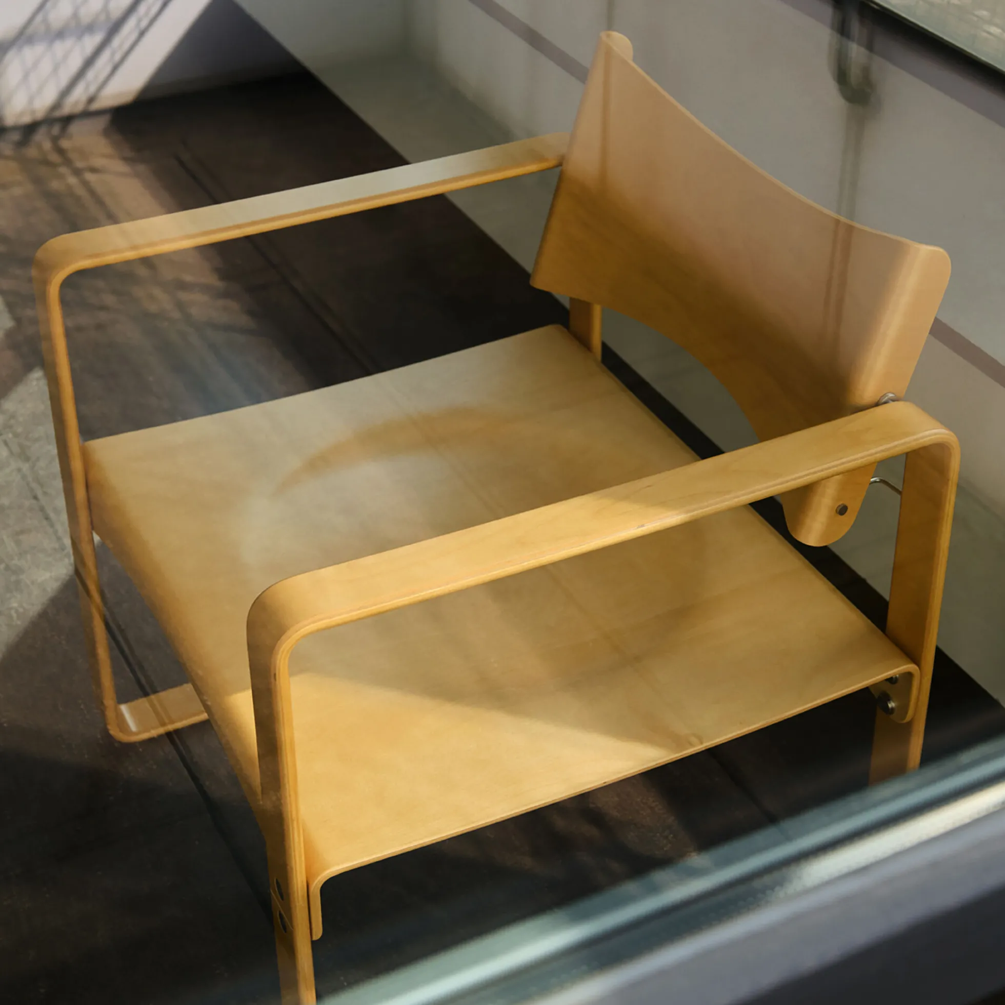 270 F loungestol, honey-stained