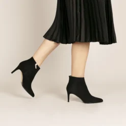 Foxy Lady, black