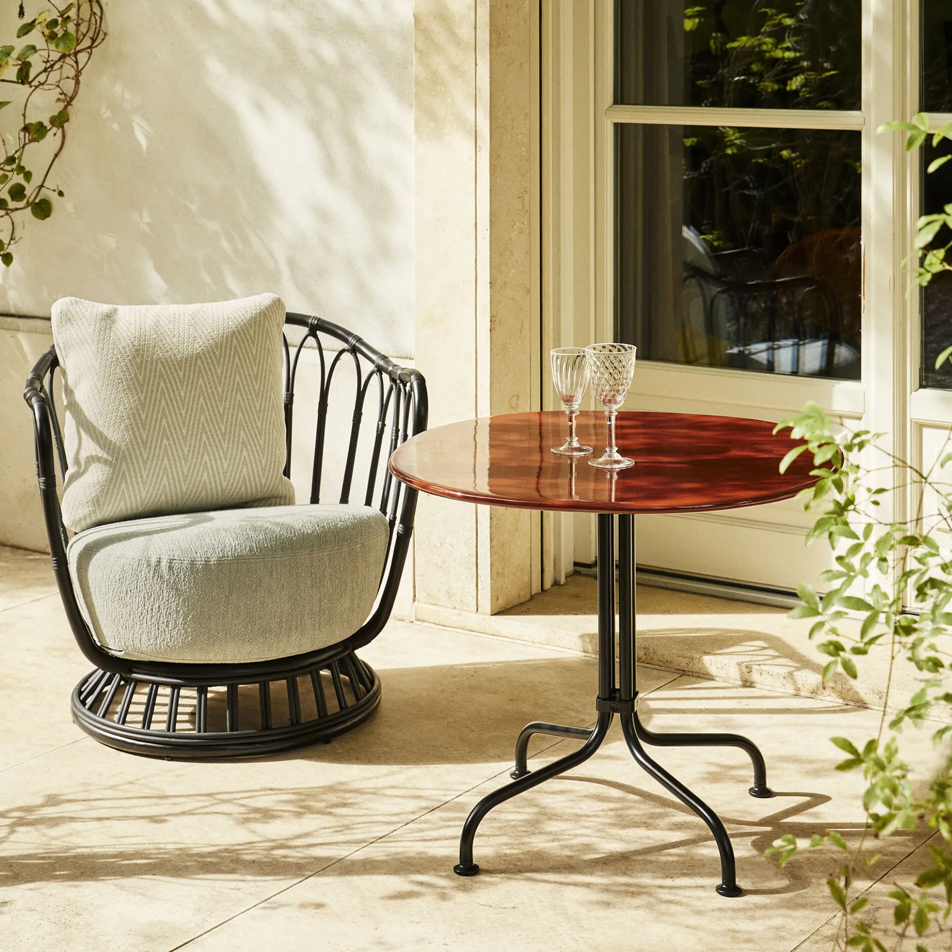 Grace Outdoor Lounge Chair, black