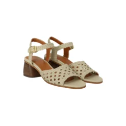 Håndflettet sandal med skulpturel hæl, buttermilk