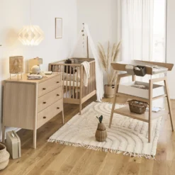 Leander Linea™ puslebord med skumhynde, oak