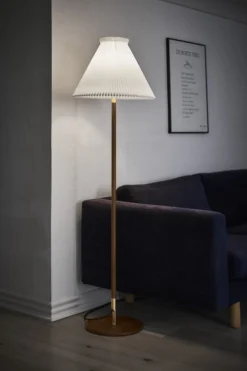 Le Klint 328 gulvlampe med papirskærm, røget eg