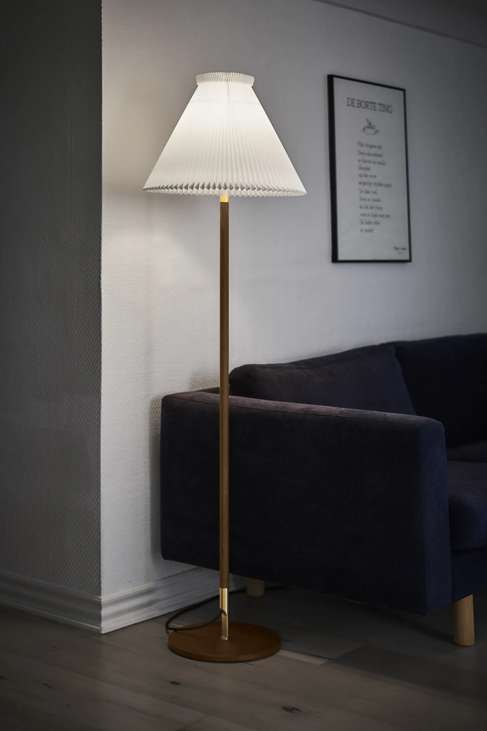 Le Klint 328 gulvlampe med papirskærm, røget eg