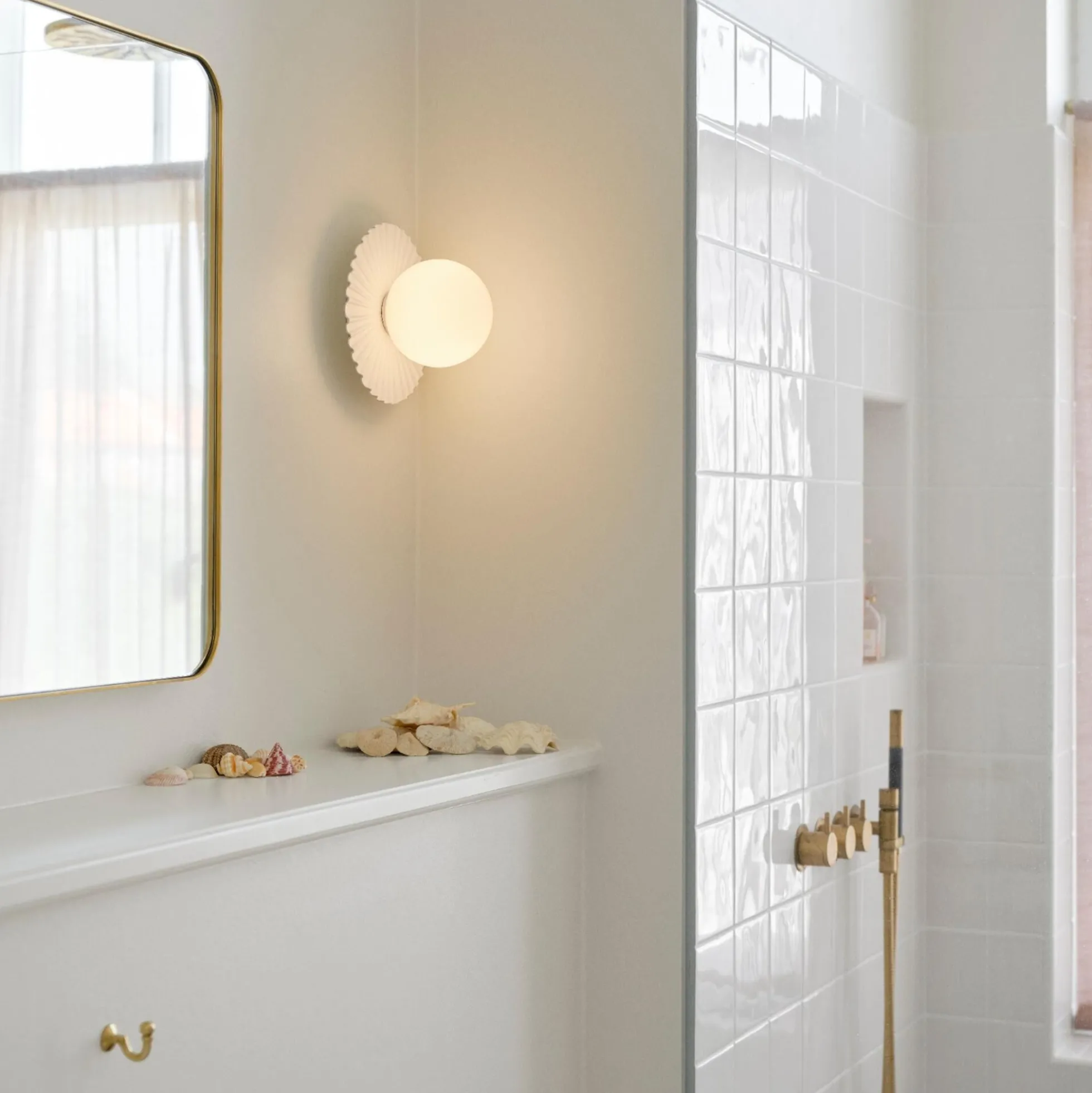 Liila Muuse Small Ceiling Lamp, white/opal