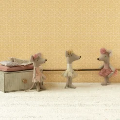 Lillesøster dansemus i daybed, pink