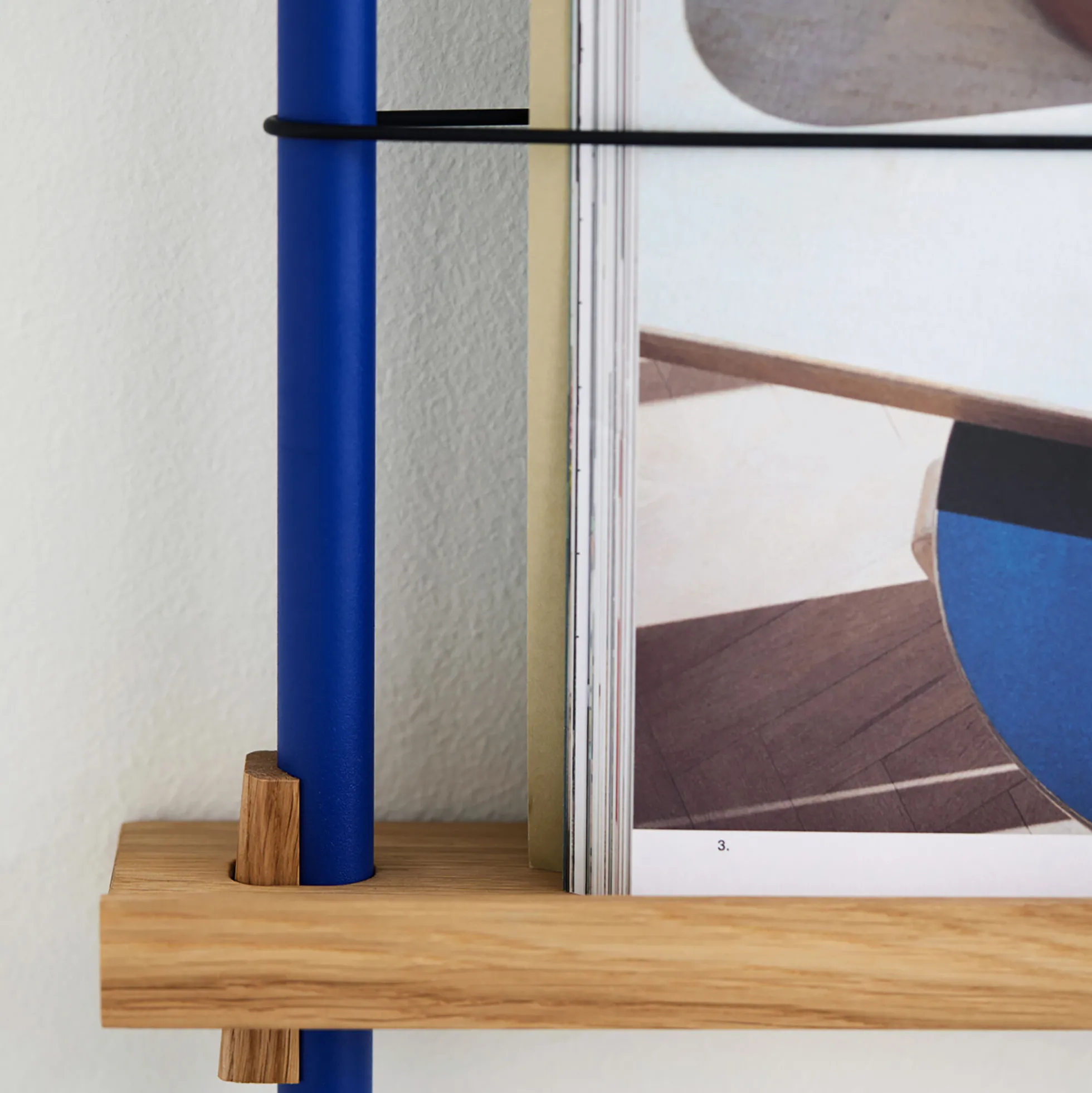 Magazine Shelving Medium, oak/deep blue