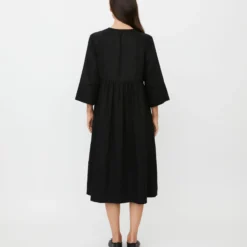 MaNivendra, black