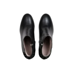 Mathilde Studs, black