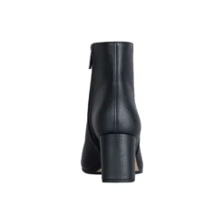 Milena, black