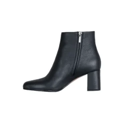 Milena, black
