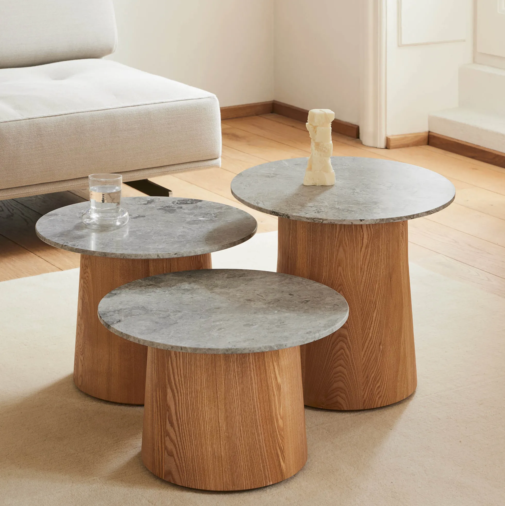 Niveau sofabord Ø 61 cm, Tundra Grey/oiled ash