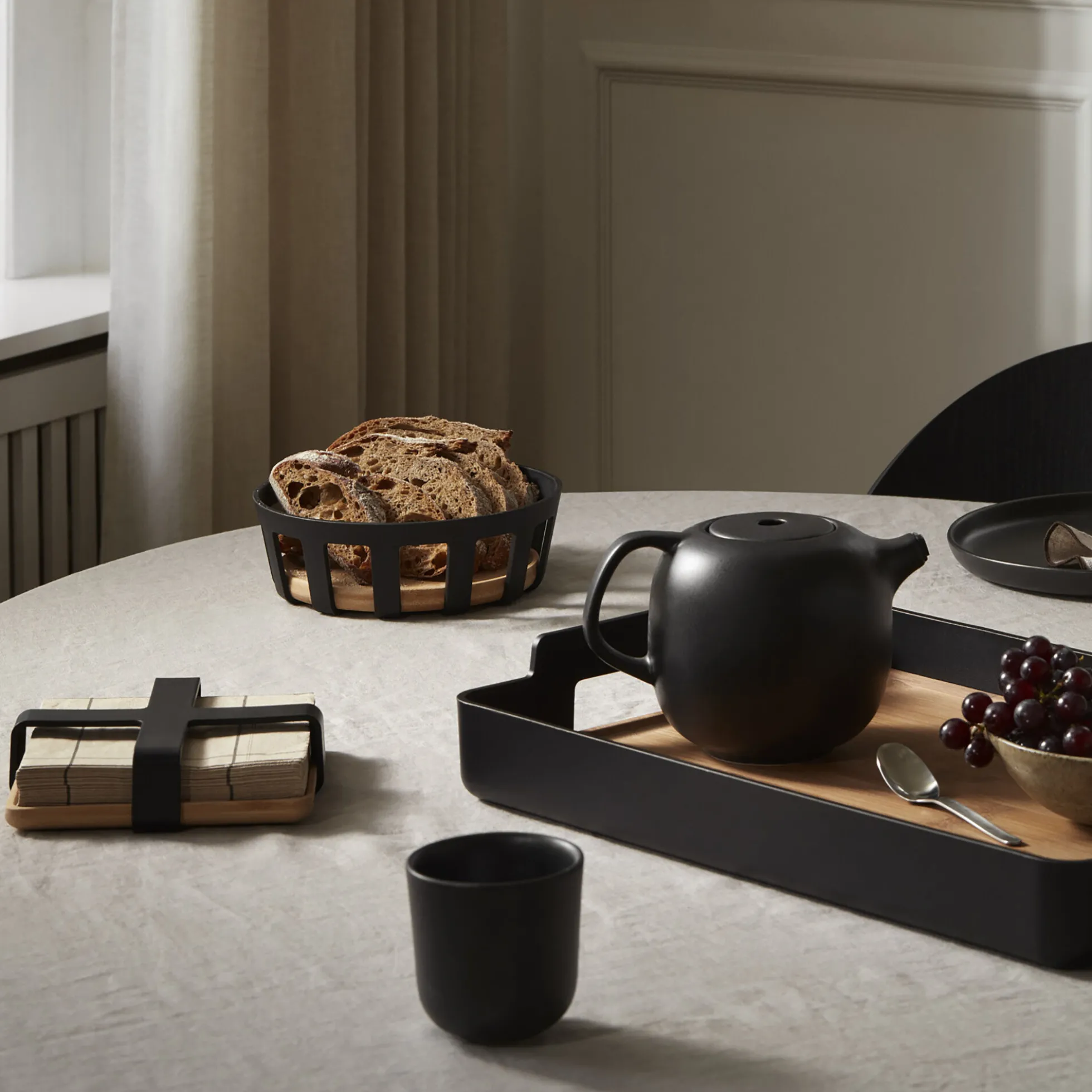 Nordic Kitchen rektangulær serveringsbakke, black