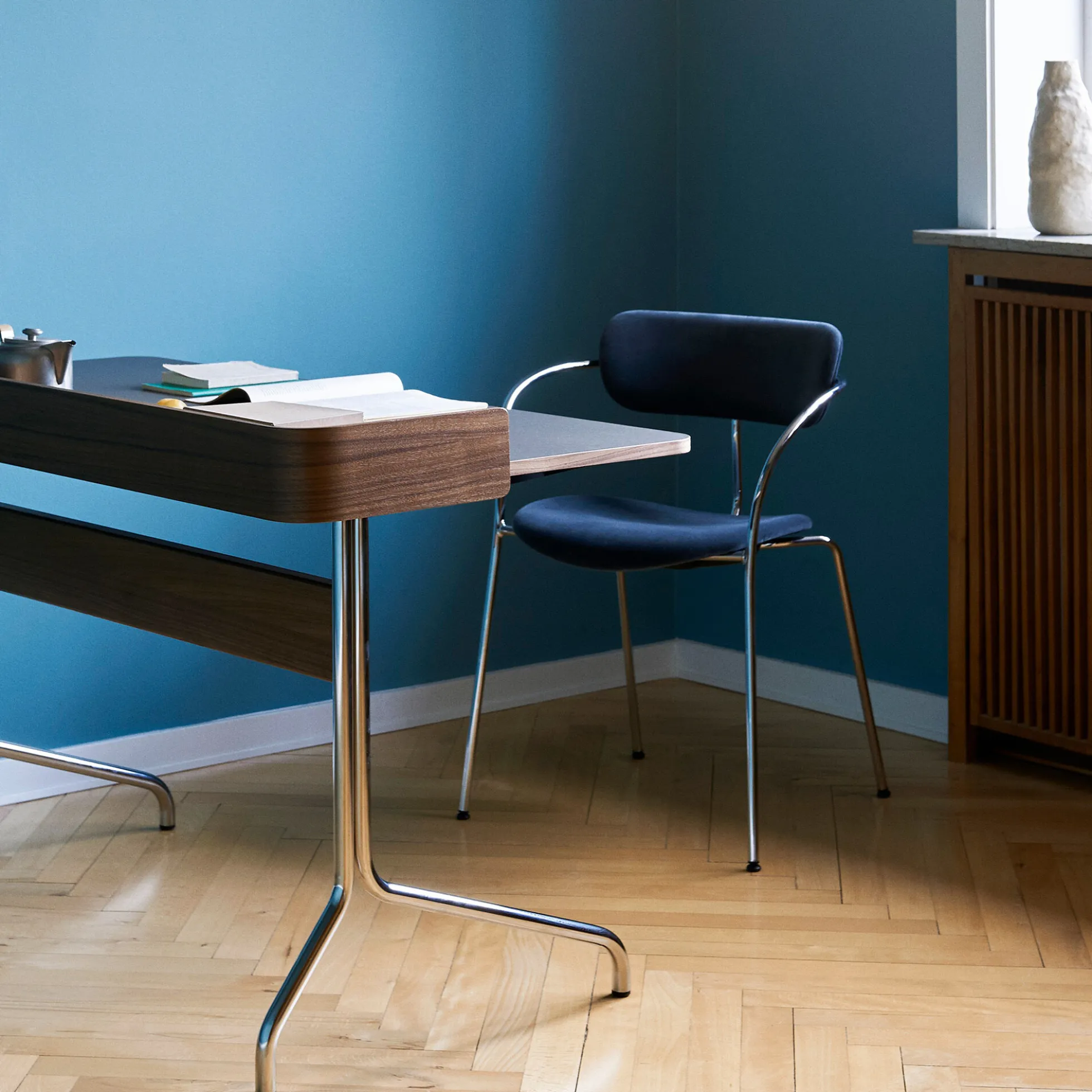 Pavilion Desk AV17, charcoal/walnut/chrome