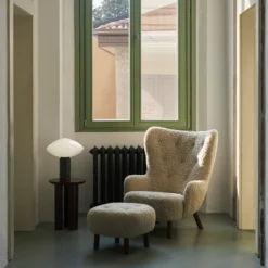 Petra VB3 Lounge Chair, Sheepskin Moonlight/oiled walnut