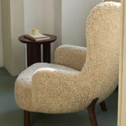 Petra VB3 Lounge Chair, Sheepskin Moonlight/oiled walnut