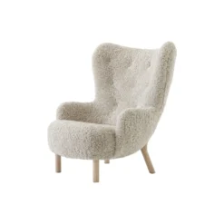 Petra VB3 Lounge Chair, Sheepskin Moonlight/oiled oak