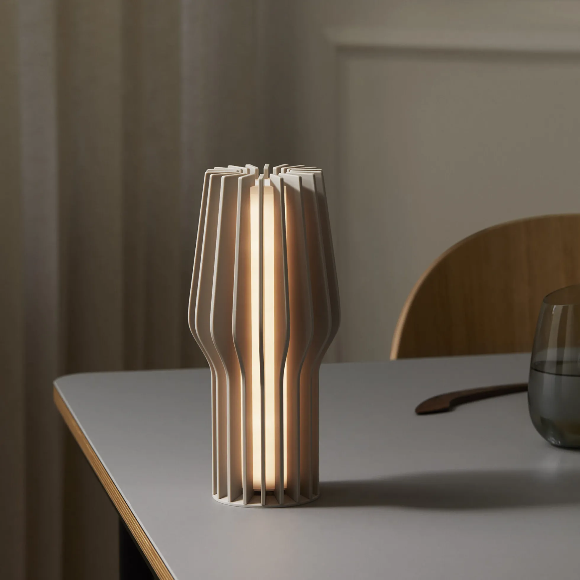 Radiant LED batterilampe, pearl beige