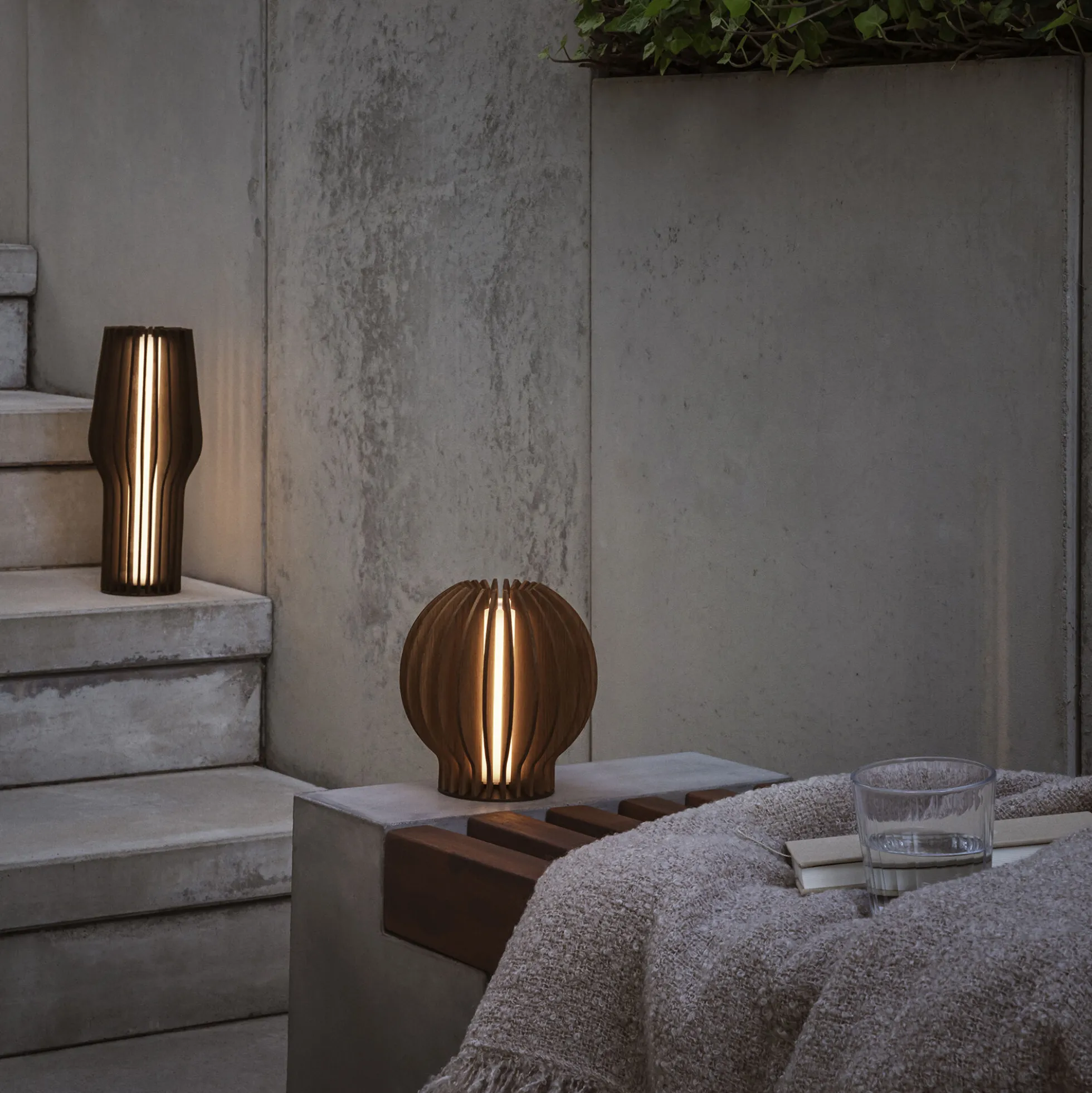 Radiant rund LED lampe, smoked oak