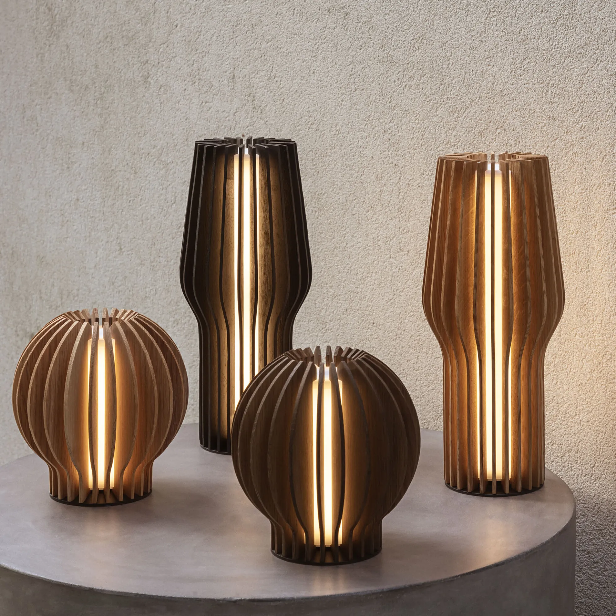Radiant rund LED lampe, smoked oak