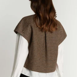 7898RDFNewHika vest, chocolat
