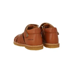 Sandal med dinobroderi og lukket tå, cognac