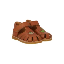 Sandal med dinobroderi og lukket tå, cognac