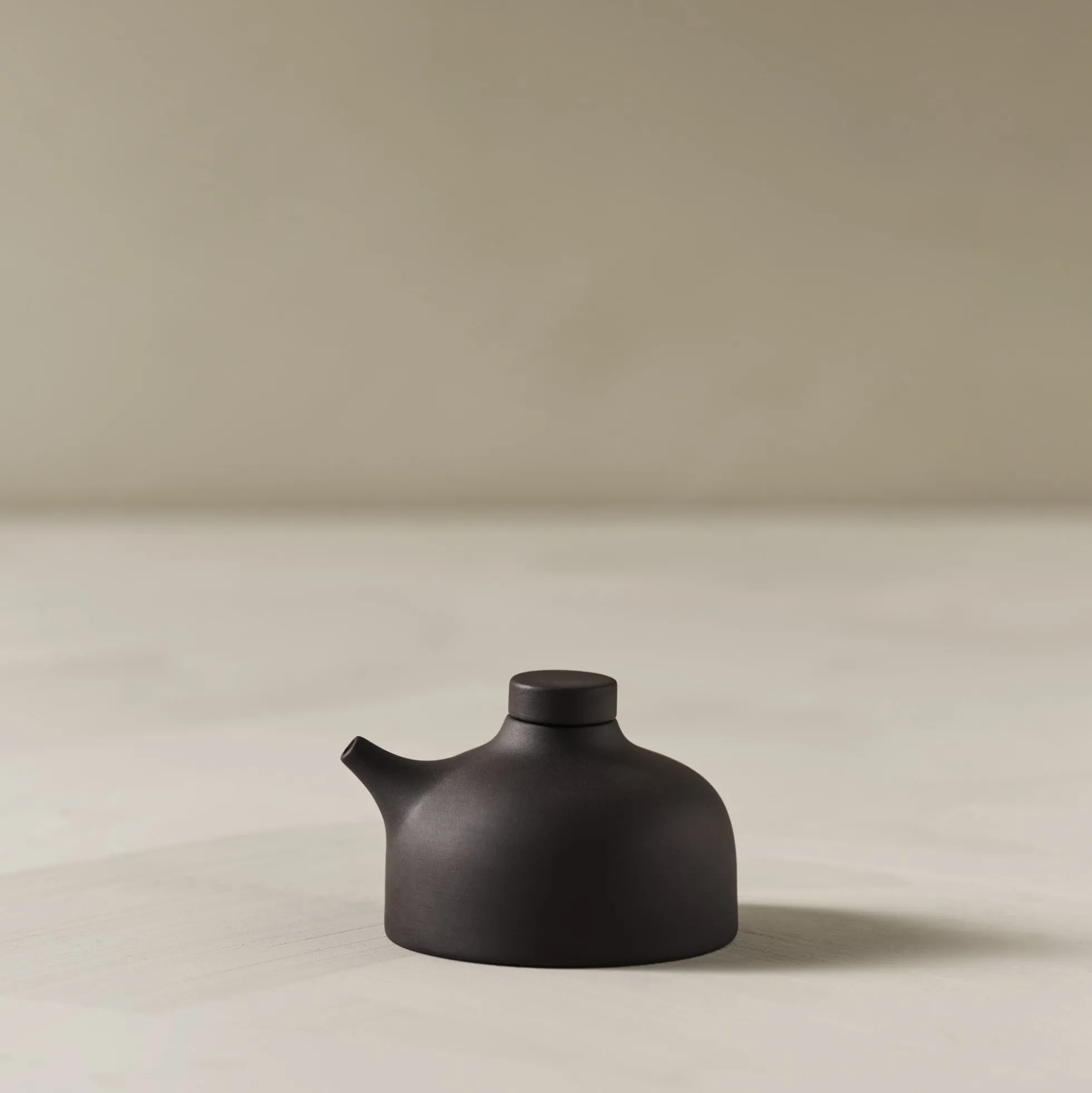 Sand Secrets Soy Pot, black clay