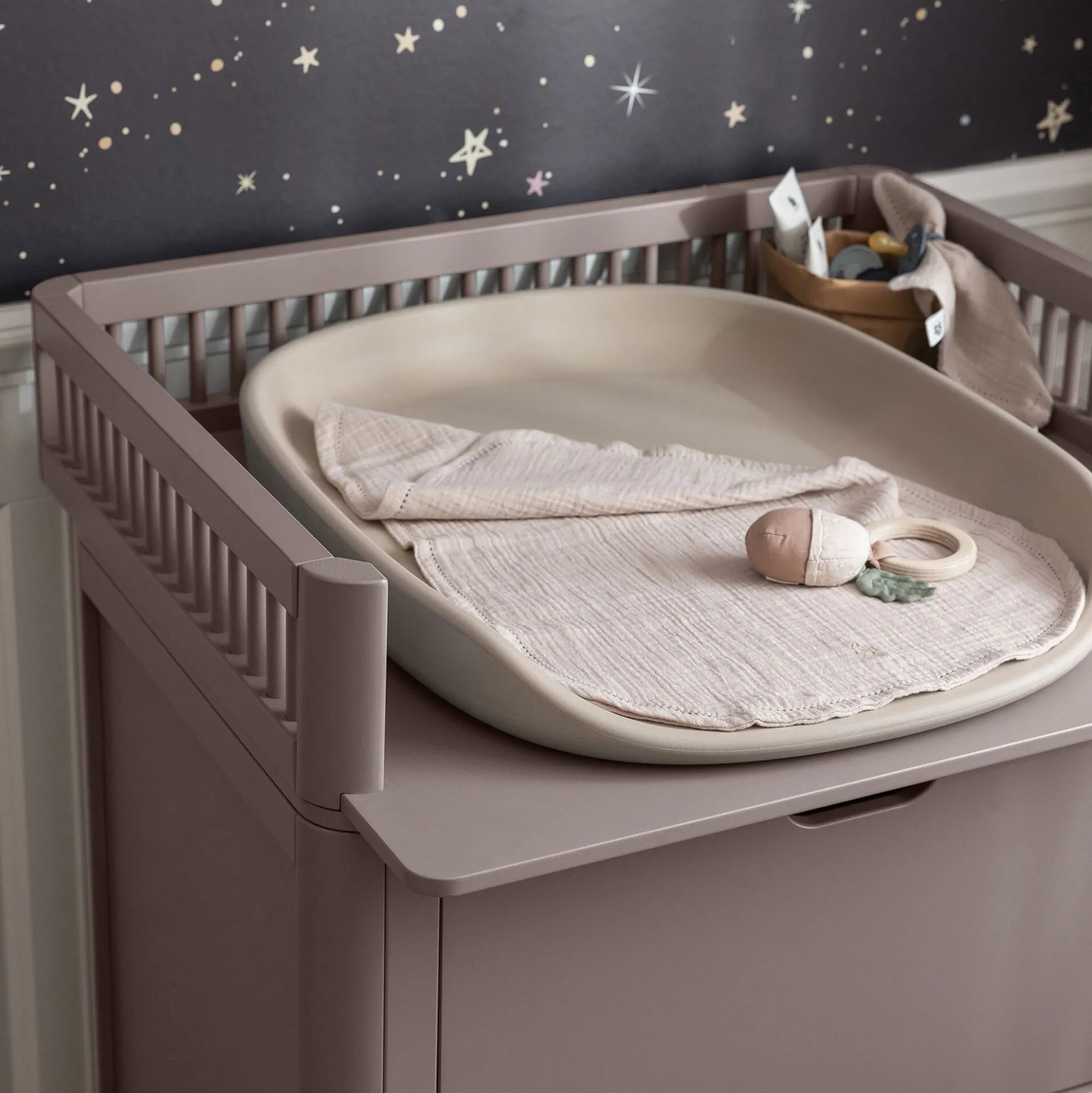 Sebra puslebordet med skuffer, jetty beige