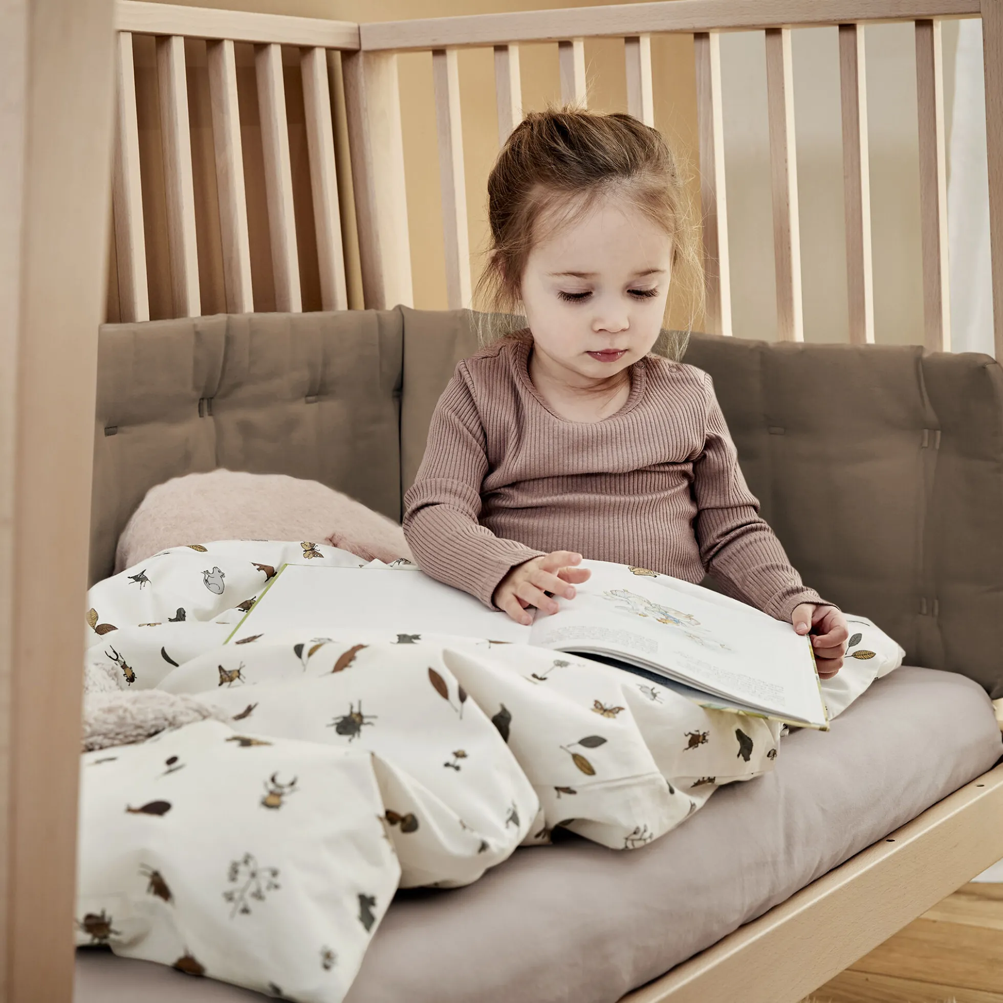 Sengerand til Leander Linea™ og Luna™ babyseng, mocca