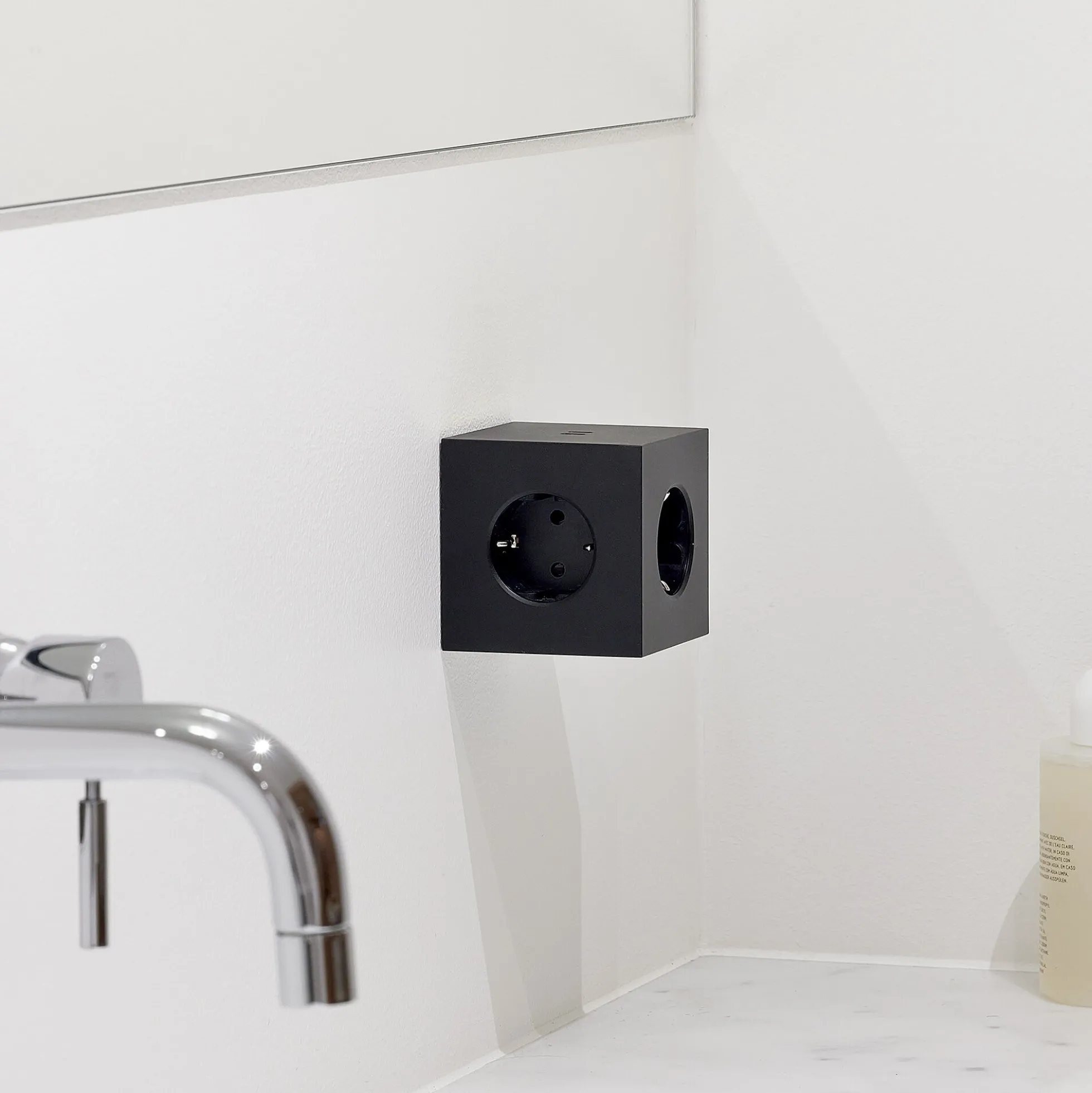 Square 2 USB-C (30W), stockholm black