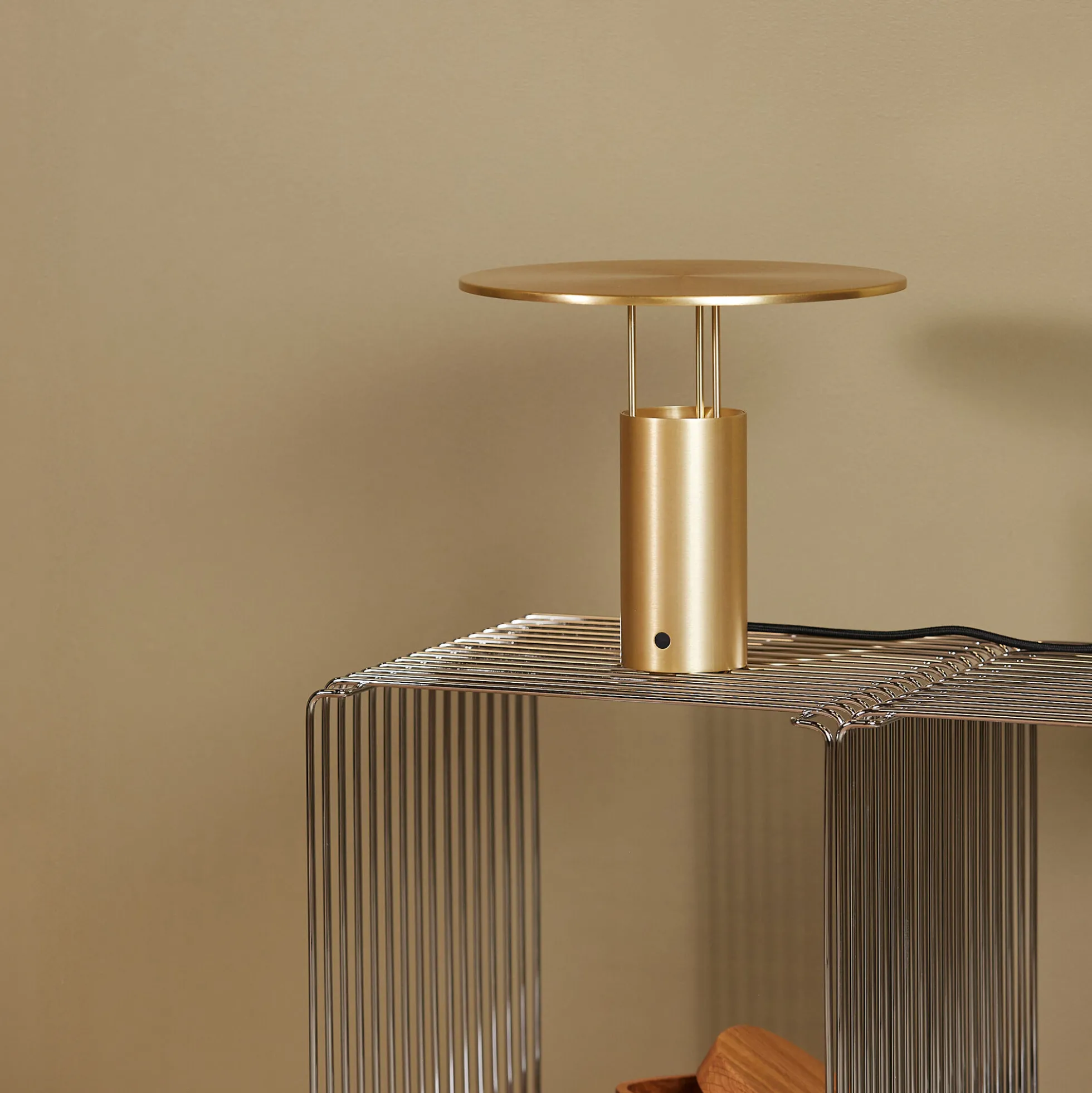 Tempel280 bordlampe, messing