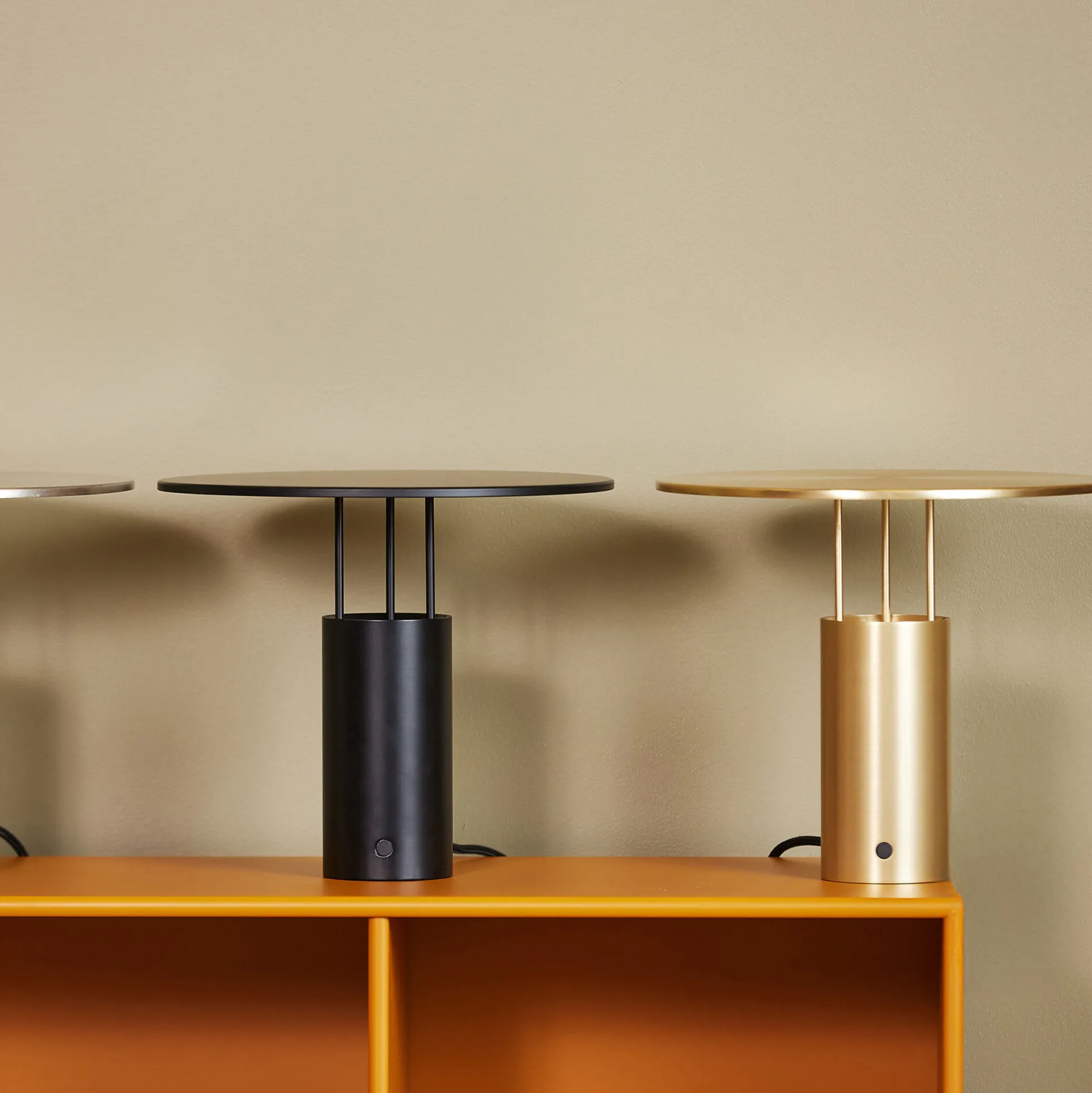 Tempel280 bordlampe, messing